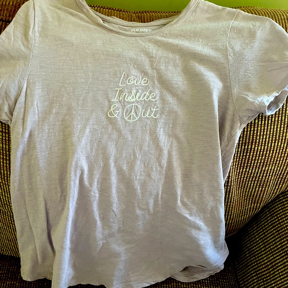 Old Navy short sleeve tee.
